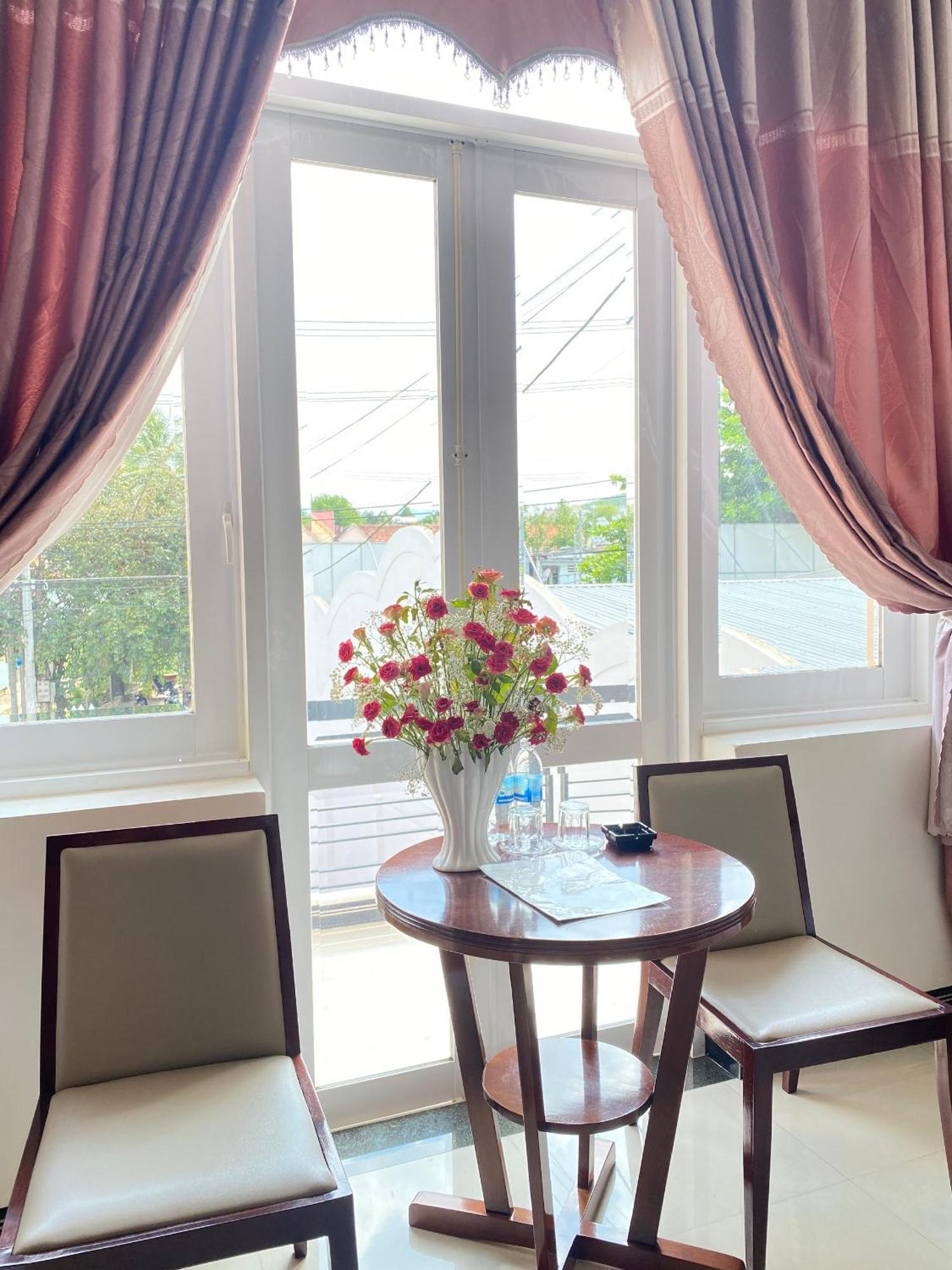 Khach San Son Ha Hotel Tỉnh Kontum Exterior photo